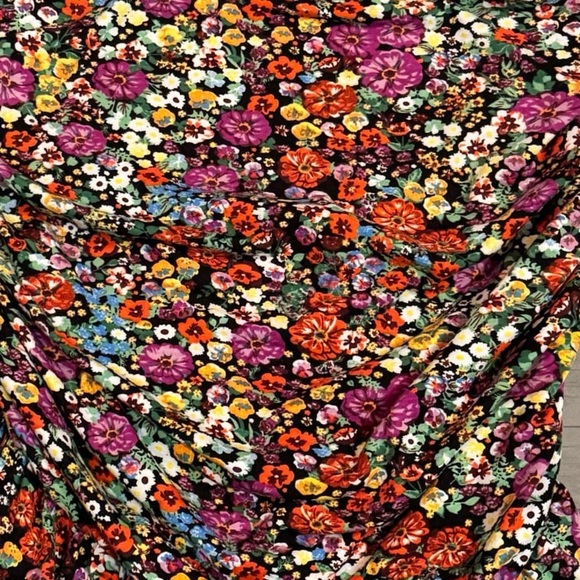 Floral off the shoulder ruffled top 1X - Picture 3 of 5